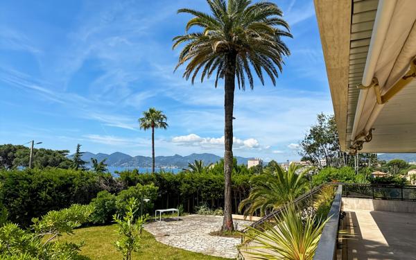 Appartement à vendre    6 pièces • 270,58 m2 Cannes
