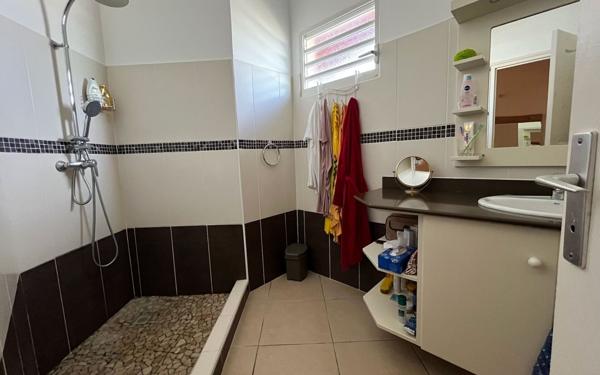 Maison à vendre    5 pièces •  Le Moule