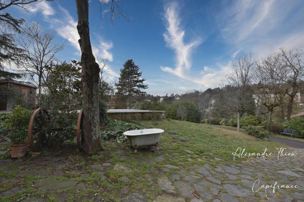 Maison Bourgeoise à vendre 13 pièces CREPIEUX LA PAPE (69)