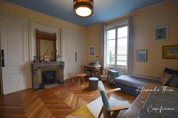 Maison Bourgeoise à vendre 13 pièces CREPIEUX LA PAPE (69)