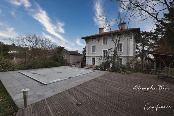 Maison Bourgeoise à vendre 13 pièces CREPIEUX LA PAPE (69)