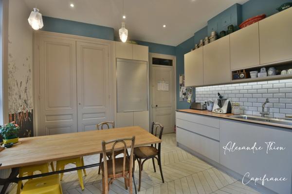 Maison Bourgeoise à vendre 13 pièces CREPIEUX LA PAPE (69)