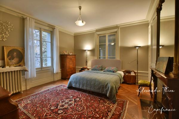 Maison Bourgeoise à vendre 13 pièces CREPIEUX LA PAPE (69)
