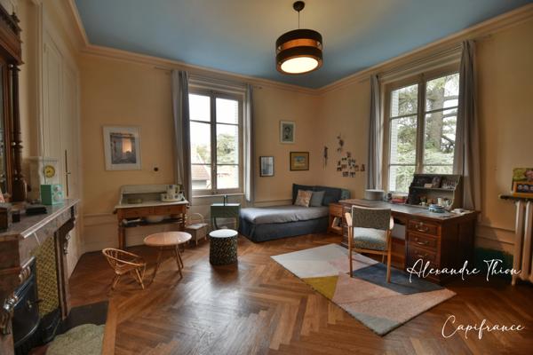 Maison Bourgeoise à vendre 13 pièces CREPIEUX LA PAPE (69)