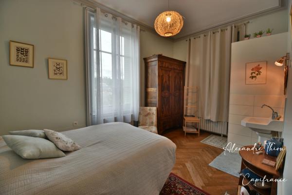 Maison Bourgeoise à vendre 13 pièces CREPIEUX LA PAPE (69)