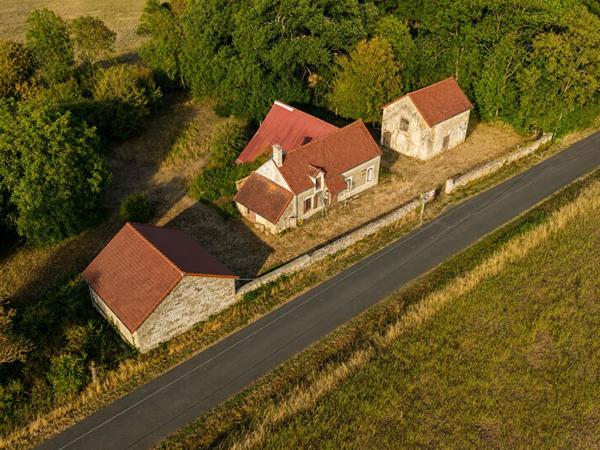 Chateaumeillant  Longère idéale pour vos projets