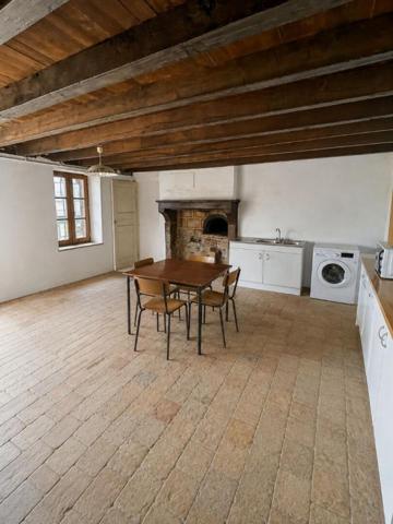 Chateaumeillant  Longère idéale pour vos projets