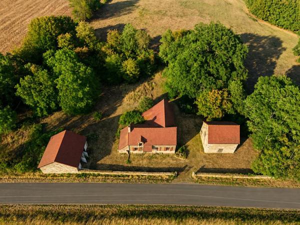 Chateaumeillant  Longère idéale pour vos projets