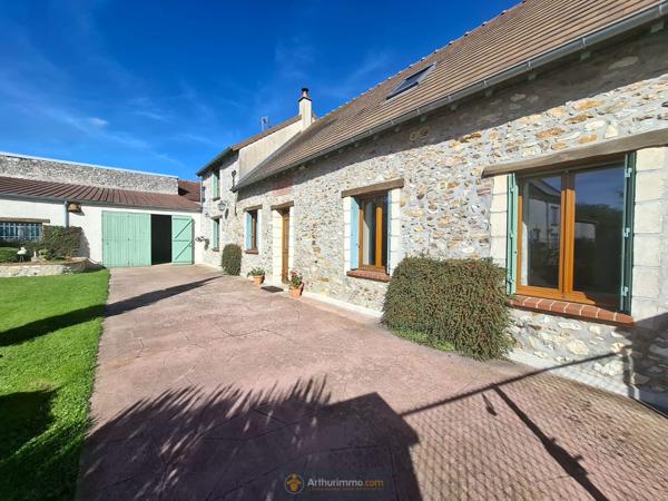Coulommiers (77120) Belle briarde 160m². Terrain 2350m².Garage 100 m² environ