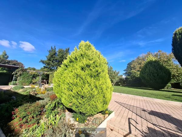 Coulommiers (77120) Belle briarde 160m². Terrain 2350m².Garage 100 m² environ