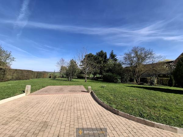 Coulommiers (77120) Belle briarde 160m². Terrain 2350m².Garage 100 m² environ