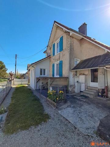 Maison individuelle de type 6 avec garage.