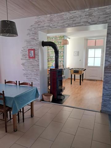 Maison individuelle de type 6 avec garage.