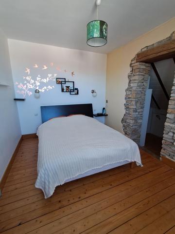 Maison individuelle de type 6 avec garage.