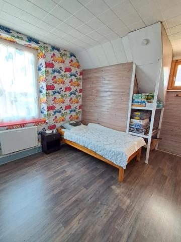 Maison individuelle de type 6 avec garage.