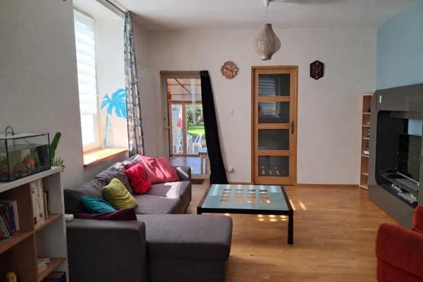 Maison individuelle de type 6 avec garage.