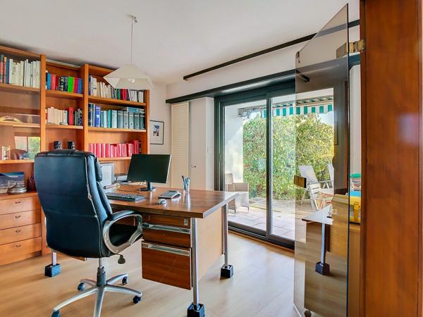 BELLE MAISON SITUEE DANS UN GRAND PARC ARBORE