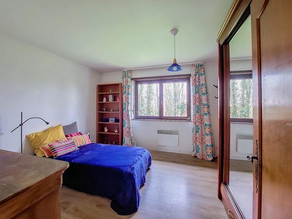 BELLE MAISON SITUEE DANS UN GRAND PARC ARBORE