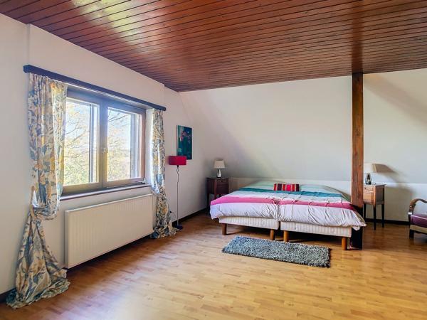 BELLE MAISON SITUEE DANS UN GRAND PARC ARBORE