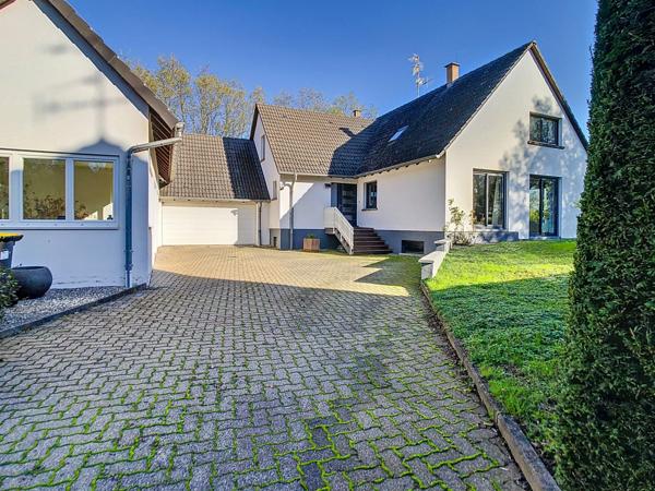 BELLE MAISON SITUEE DANS UN GRAND PARC ARBORE