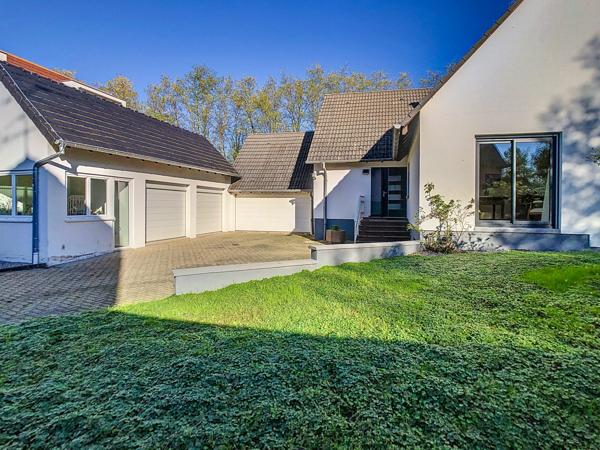 BELLE MAISON SITUEE DANS UN GRAND PARC ARBORE