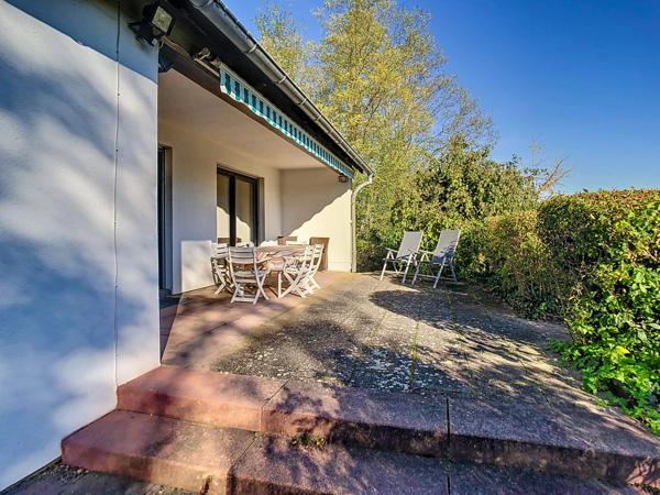 BELLE MAISON SITUEE DANS UN GRAND PARC ARBORE