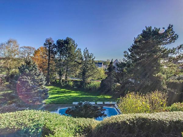 BELLE MAISON SITUEE DANS UN GRAND PARC ARBORE