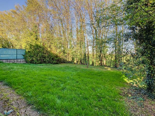 BELLE MAISON SITUEE DANS UN GRAND PARC ARBORE