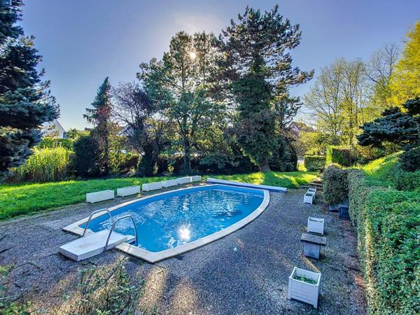 BELLE MAISON SITUEE DANS UN GRAND PARC ARBORE