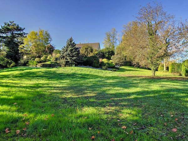 BELLE MAISON SITUEE DANS UN GRAND PARC ARBORE