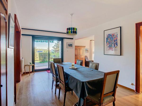 BELLE MAISON SITUEE DANS UN GRAND PARC ARBORE