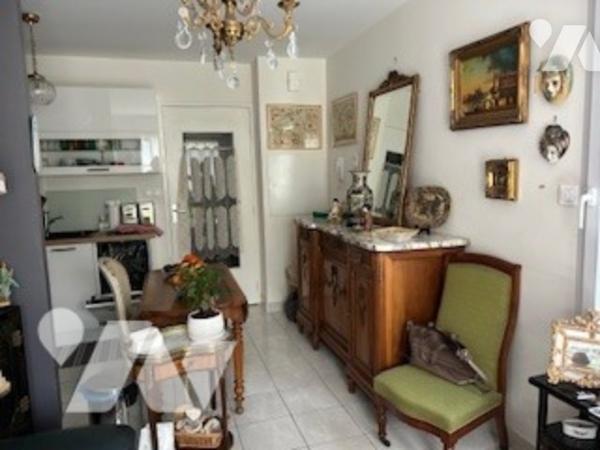 Joli T1 de 33 m² RDC s/jardin en très bon état avec locataire en place  (loyer 550€ hors charges)