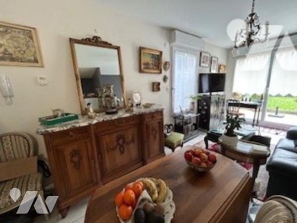 Joli T1 de 33 m² RDC s/jardin en très bon état avec locataire en place  (loyer 550€ hors charges)