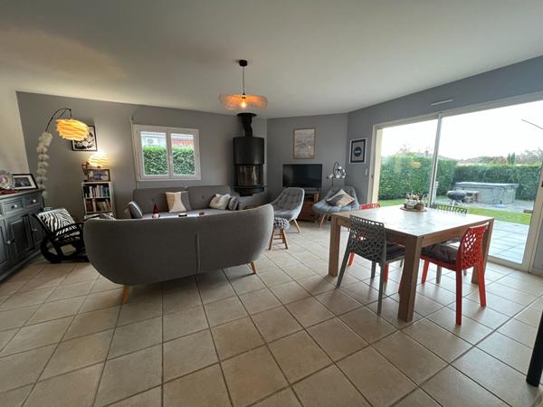 A vendre Maison contemporaine plain-pied bourg de Benquet 4 chambres jacuzzi garage
