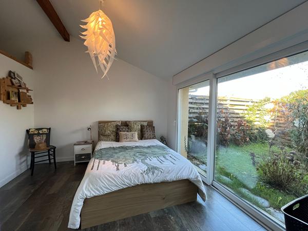 A vendre Maison contemporaine plain-pied bourg de Benquet 4 chambres jacuzzi garage