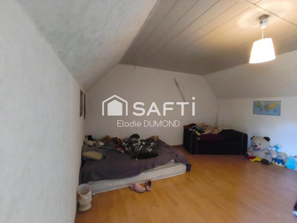 Jolie maison individuelle construite en 2005 d'une surface habitable de 108 m2 sur terrain clos de 1334 m2