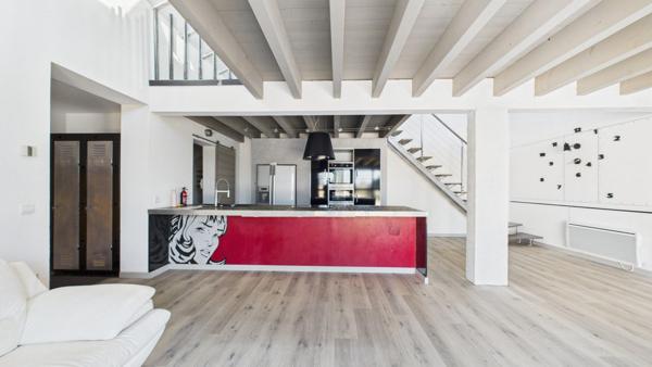 Grand Appartement de type Loft Industriel, en duplex, sur le quartier de La Pallice.