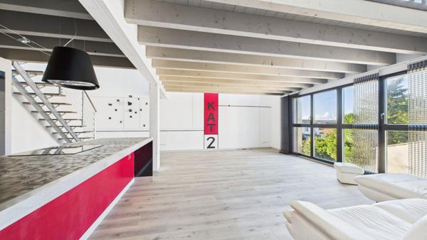 Grand Appartement de type Loft Industriel, en duplex, sur le quartier de La Pallice.