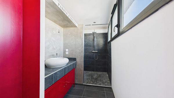 Grand Appartement de type Loft Industriel, en duplex, sur le quartier de La Pallice.