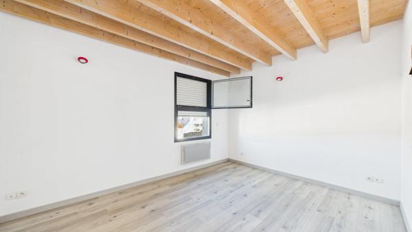 Grand Appartement de type Loft Industriel, en duplex, sur le quartier de La Pallice.