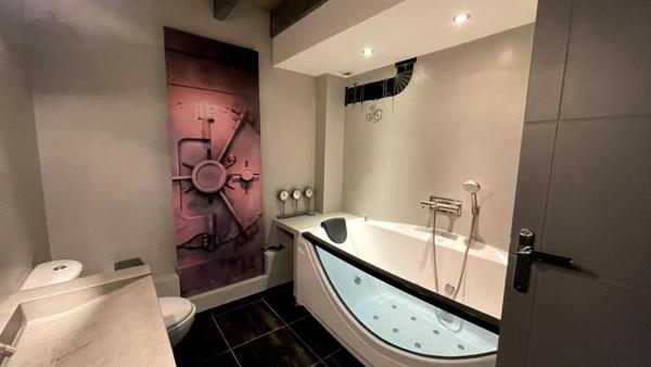 Grand Appartement de type Loft Industriel, en duplex, sur le quartier de La Pallice.