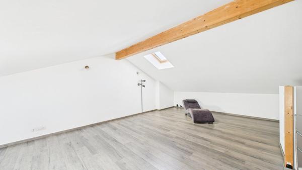 Grand Appartement de type Loft Industriel, en duplex, sur le quartier de La Pallice.