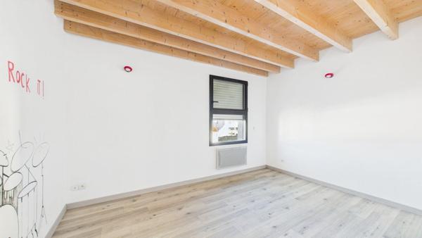 Grand Appartement de type Loft Industriel, en duplex, sur le quartier de La Pallice.