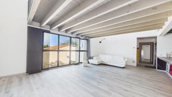 Grand Appartement de type Loft Industriel, en duplex, sur le quartier de La Pallice.