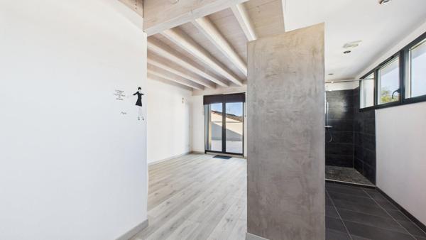Grand Appartement de type Loft Industriel, en duplex, sur le quartier de La Pallice.
