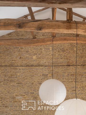Ancienne grange réinventée en volume cathédrale dans le Tournugeois