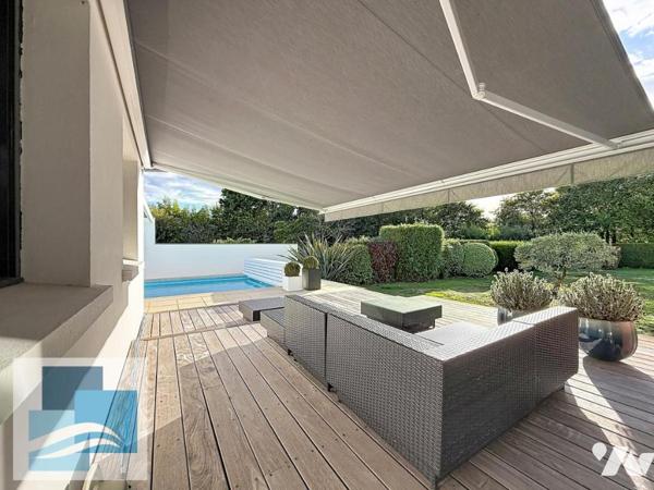 Séné - Maison rénovée, piscine, 3 ch + bureau, grand terrain triple garage et carport