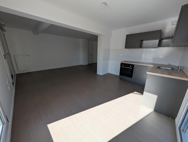 beau et grand appartement très lumineux dans résidence de standing