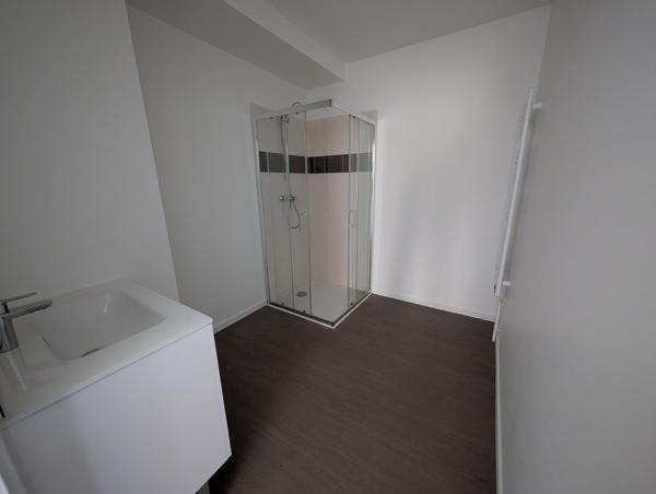 beau et grand appartement très lumineux dans résidence de standing