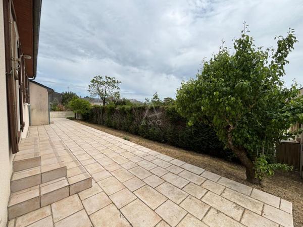 PAVILLON DE PLAIN PIED AVEC GARAGE JARDIN